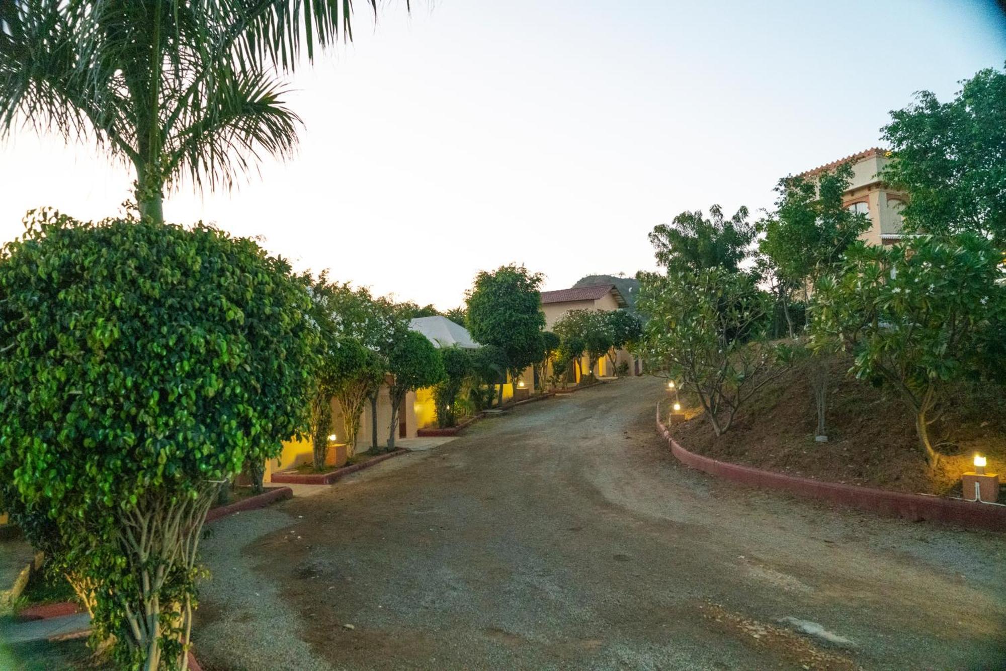 Udai Nature Valley Resort - A Peace Full Farmhouse Resort Udaipur Buitenkant foto