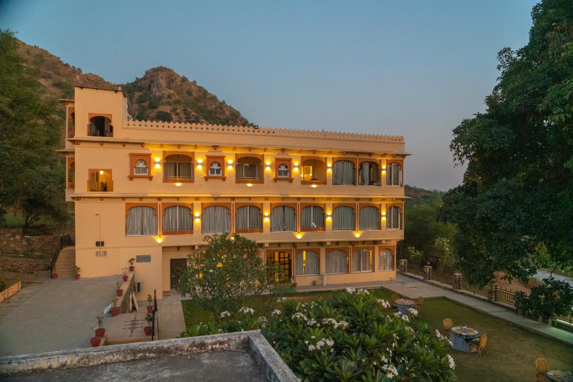 Udai Nature Valley Resort - A Peace Full Farmhouse Resort Udaipur Buitenkant foto