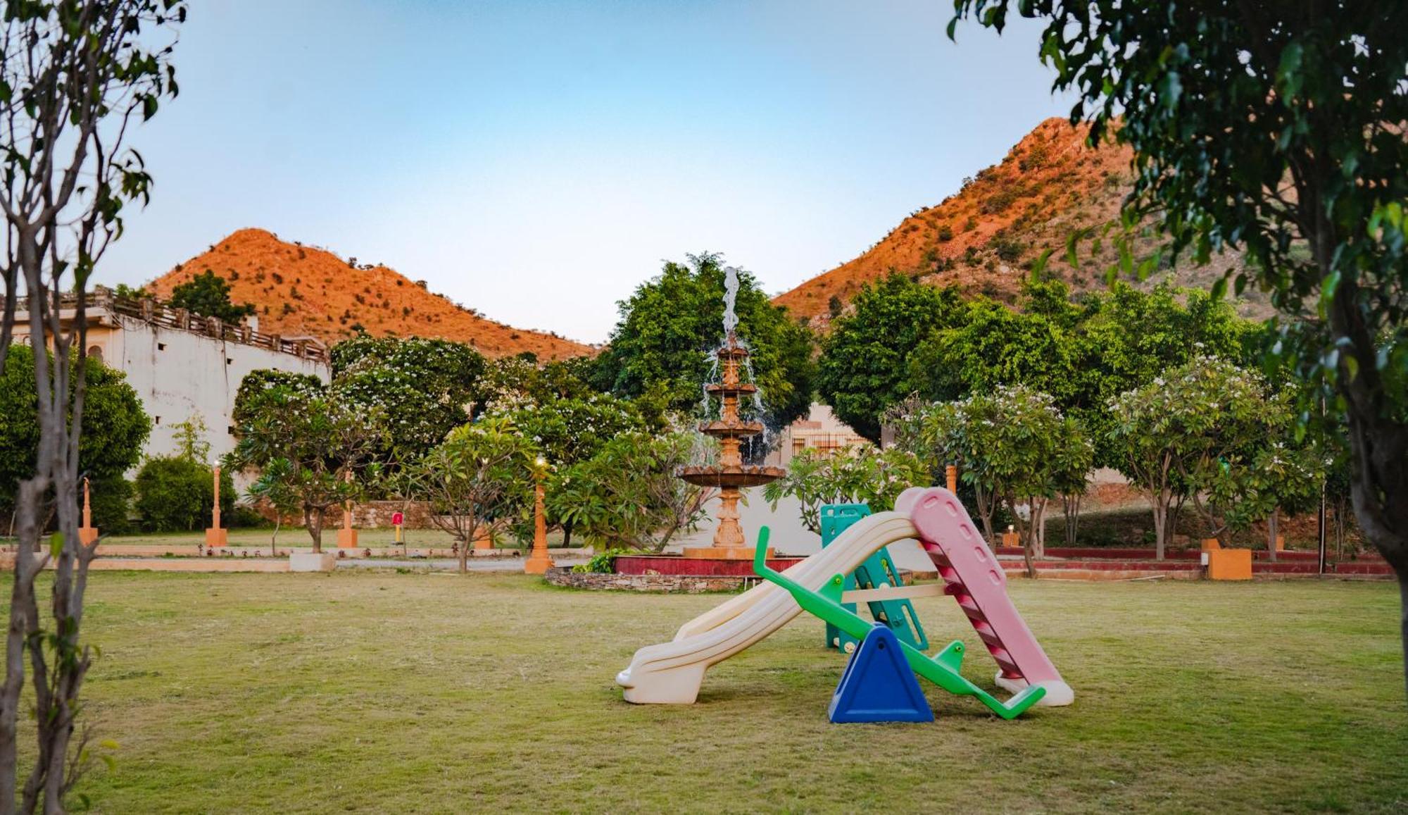 Udai Nature Valley Resort - A Peace Full Farmhouse Resort Udaipur Buitenkant foto